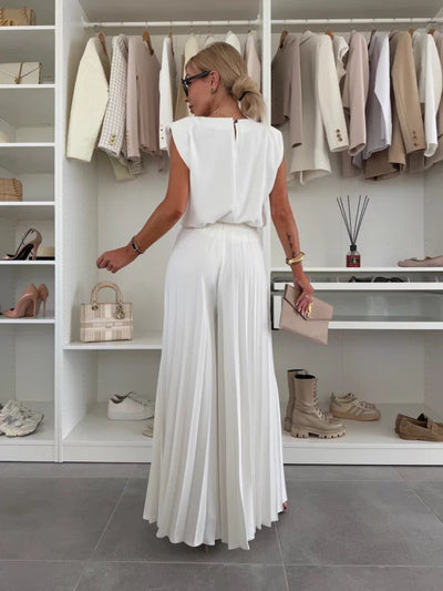 Daisy | Chic Women’s Set with Pleated Trousers and Top